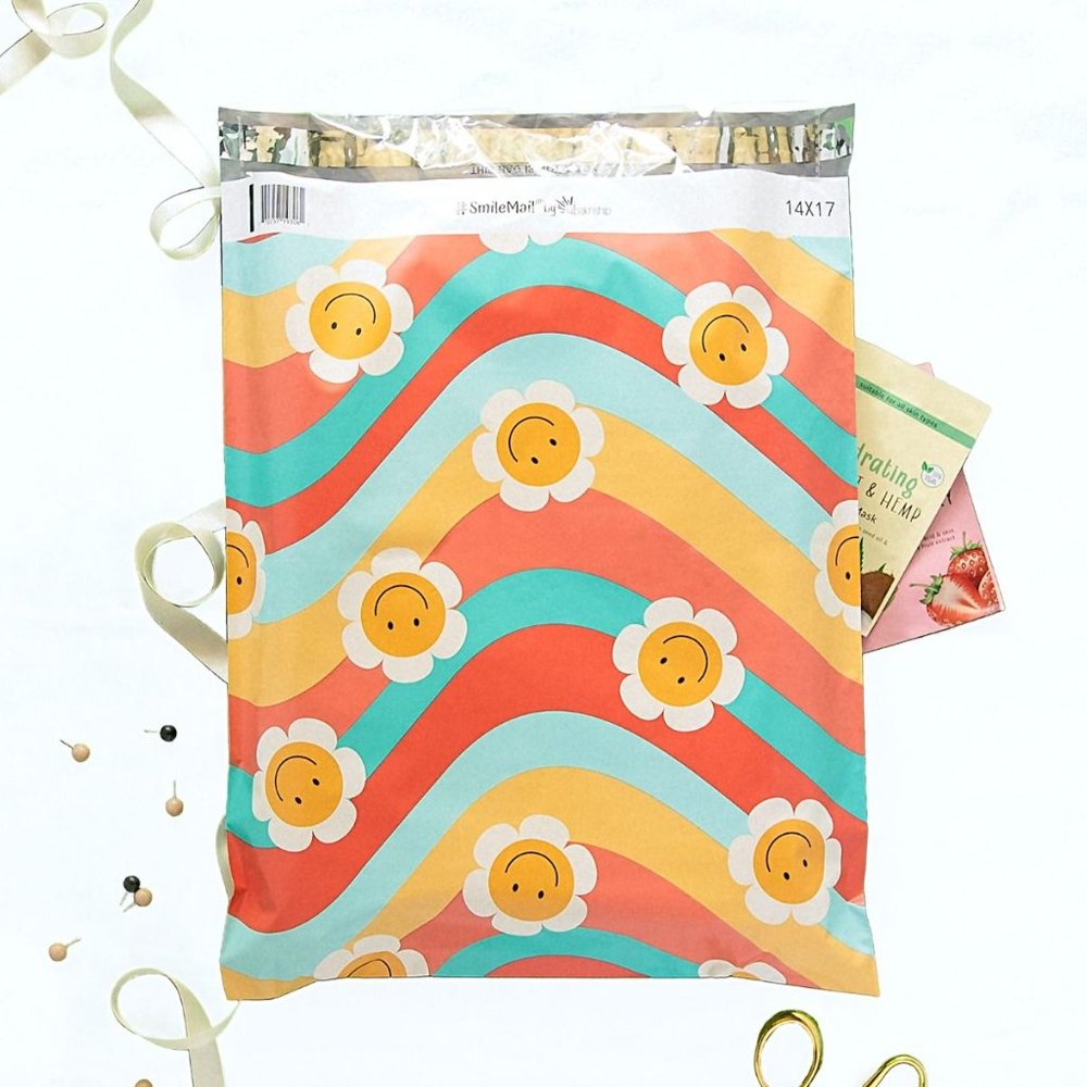 Wavy Daisy Poly Mailers 10x13 Pack of 25 - Picture 2 of 5